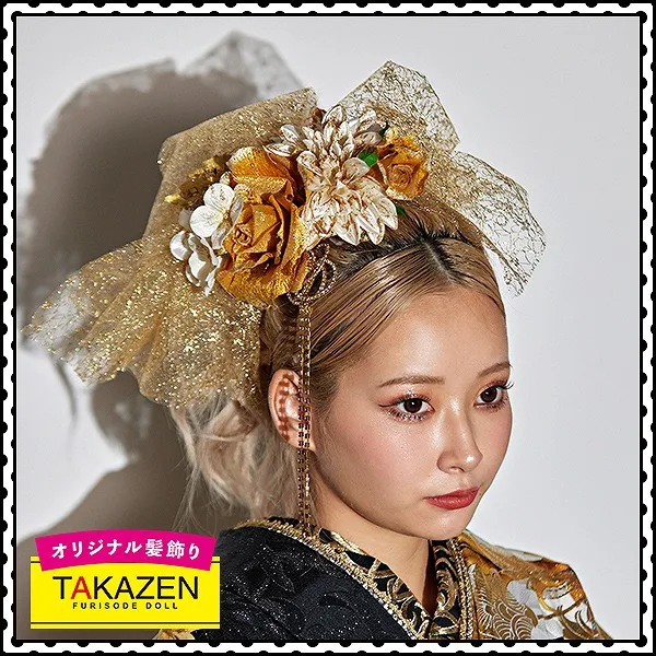 TAKAZENオリジナルのデかチュール付きゴールドの髪飾り