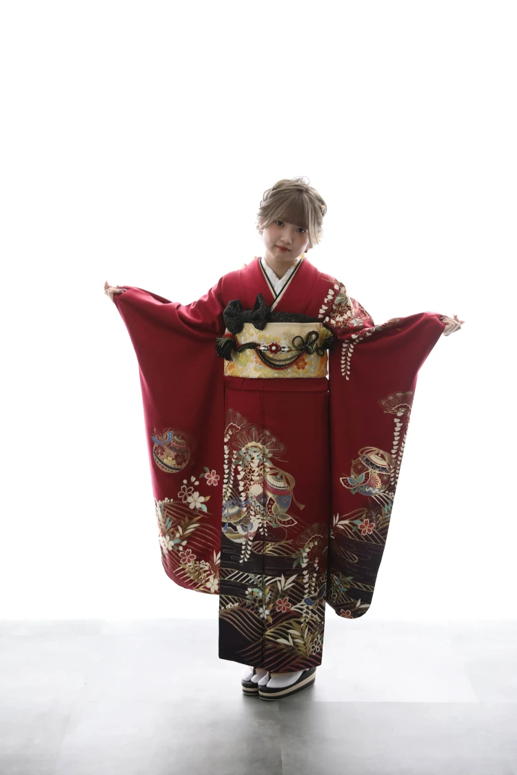 TAKAZEN奈良店でママ振をイマドキ可愛くコーディネートして前撮り撮影をするお客様の様子