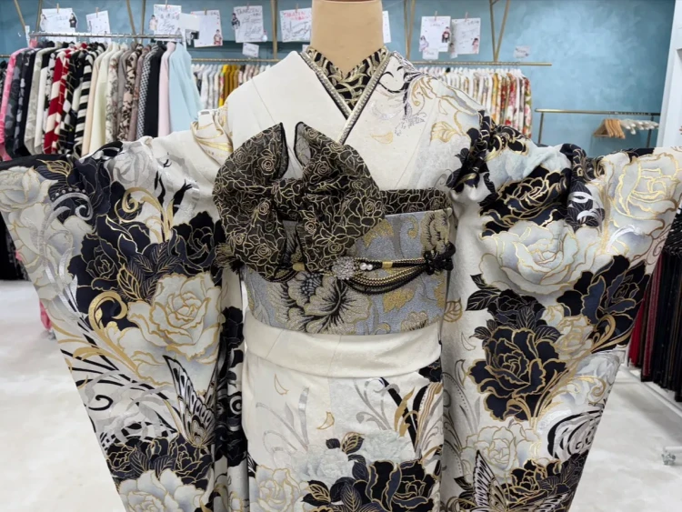 カッコいいお振袖で目立ちたい方にオススメのモード系お振袖のご紹介