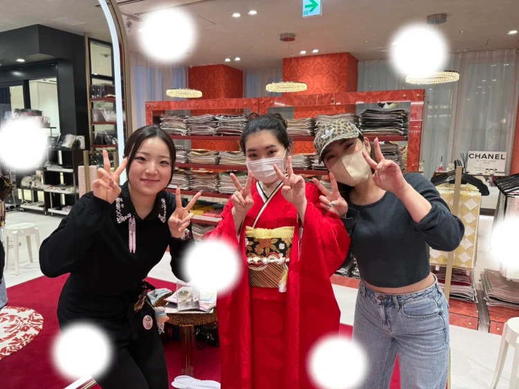 池田市の成人式に参加されるレトロの赤無地振袖レンタルされるお嬢様のコーディネートご紹介