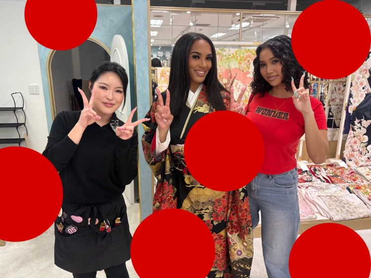 TAKAZEN心斎橋店で赤黒ゴールドの振袖