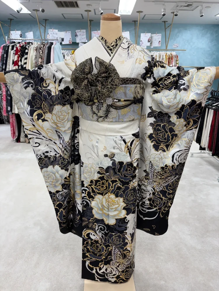 カッコいいお振袖で目立ちたい方にオススメのモード系お振袖のご紹介