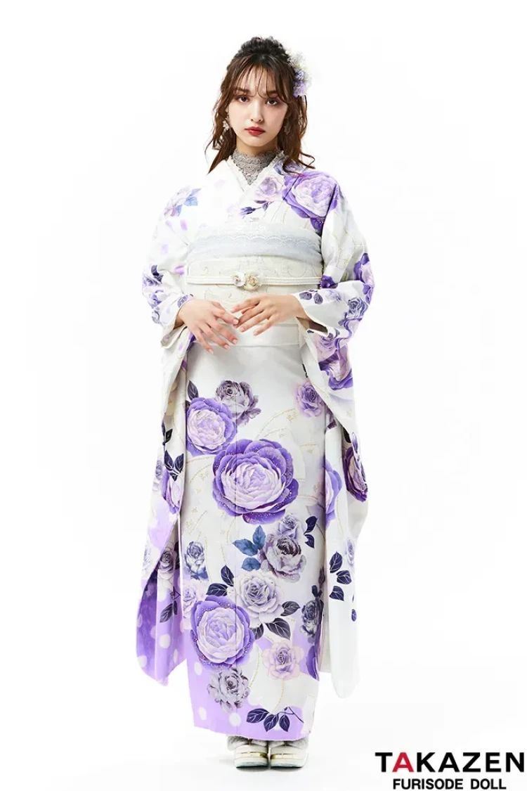 TAKAZEN東京表参道店Flagshipでアイドル好きのお嬢様に向けたアイドル風な振袖とそのコーディネートの紹介。紫の振袖