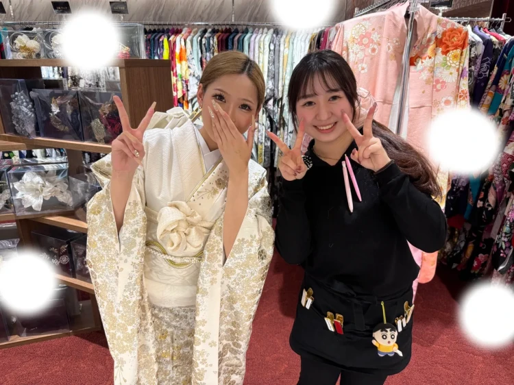 渋谷区、港区でキラキラ関芳の上品な振袖をレンタルでご契約いただいたお客様のご紹介。TAKAZEN東京表参道店Flagship