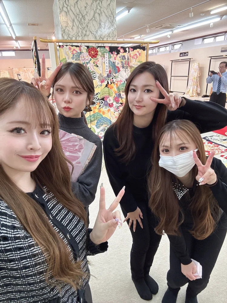 新潟県十日町市にスタッフと仕入れに行く様子