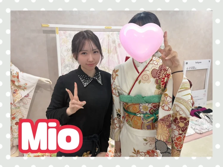 正統派古典の上品な振袖をかわいくコーデしたお客様の様子