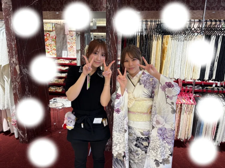 TAKAZEN東京表参道店Flagshipで紫色の古典柄の振袖をレンタルでご契約いただいたお客様の紹介。