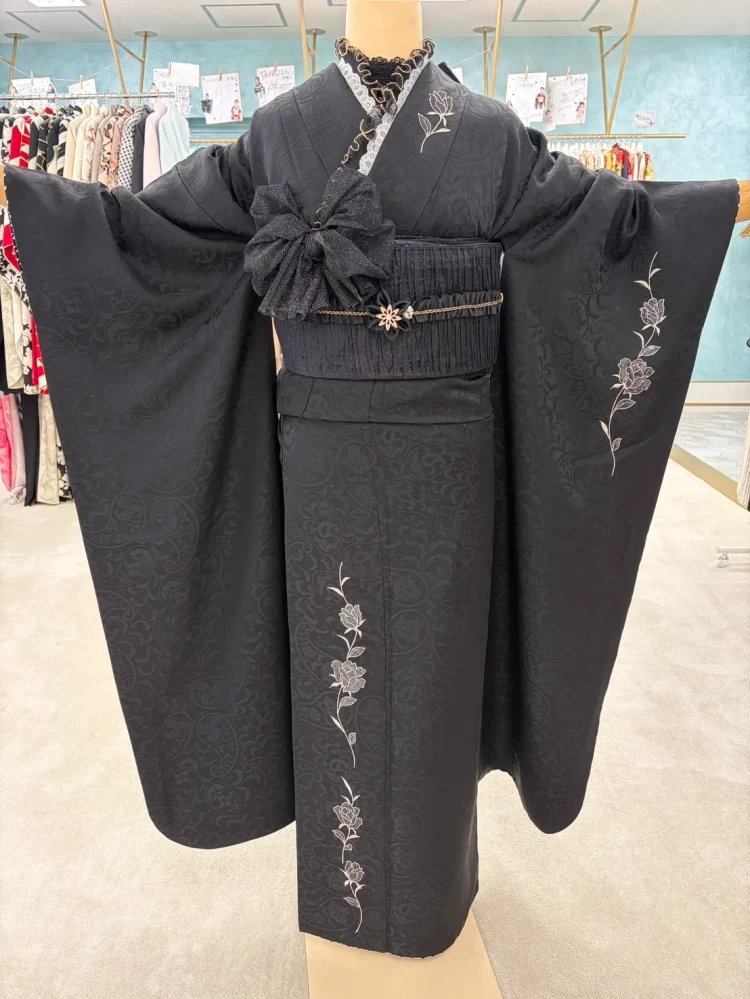 ヴィンテージスタイルのオールブラックで人と被らないお振袖のコーデ