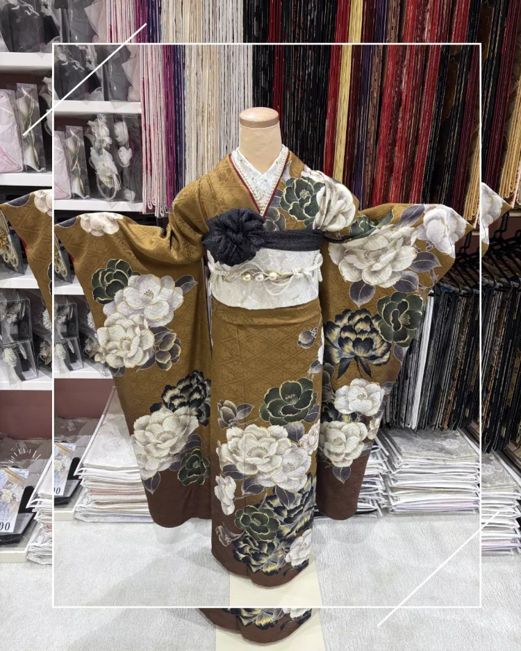 ヴィンテージスタイルのからし色大柄振袖コーデ