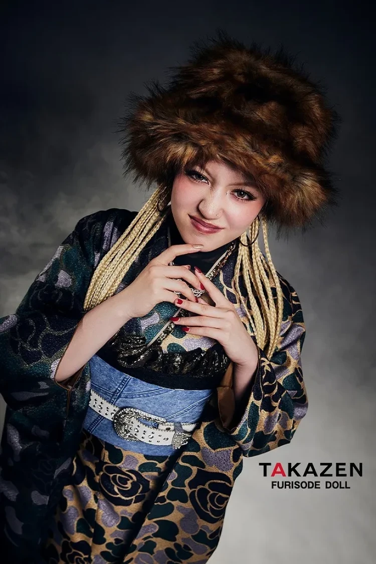 ストリート映え抜群エイプ風振袖の着こなし