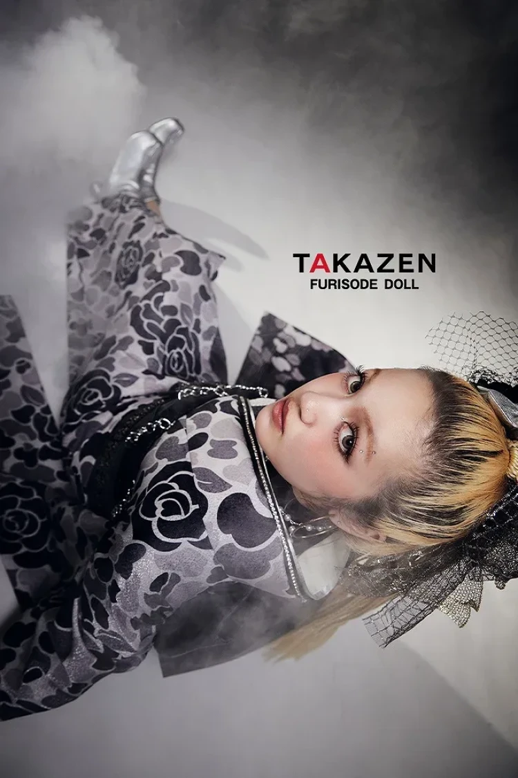 ストリート映え抜群エイプ風振袖の着こなし