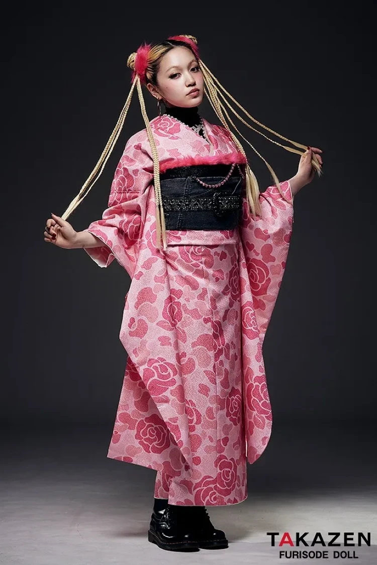 ストリート映え抜群エイプ風振袖の着こなし