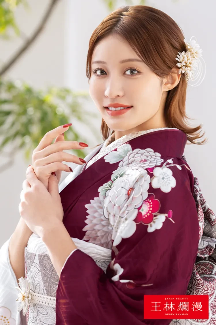 TAKAZENのレンタル振袖 王林爛漫　白/エンジ　菊柄　王道古典振袖　清楚　上品　大人っぽい【通販可】K1325
