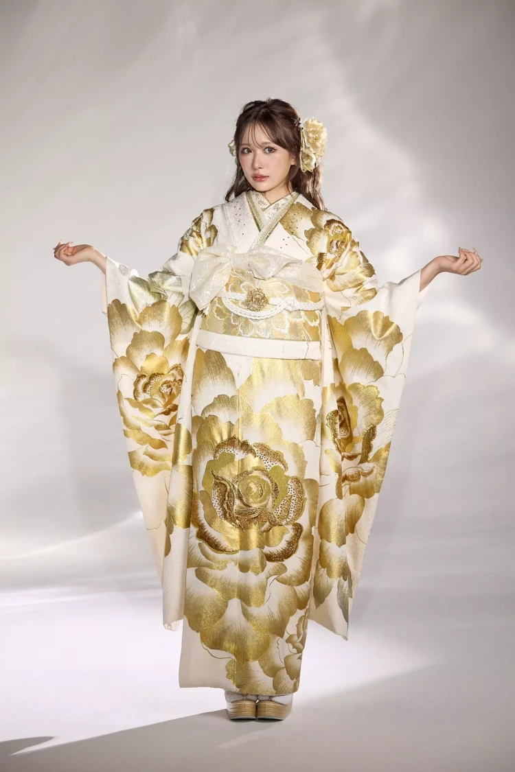 TAKAZEN姫路店　姫路市　成人式　振袖　加古川成人式振袖　加古川振袖レンタル　白金振袖　大柄振袖　派手振袖　伊藤桃々振袖　