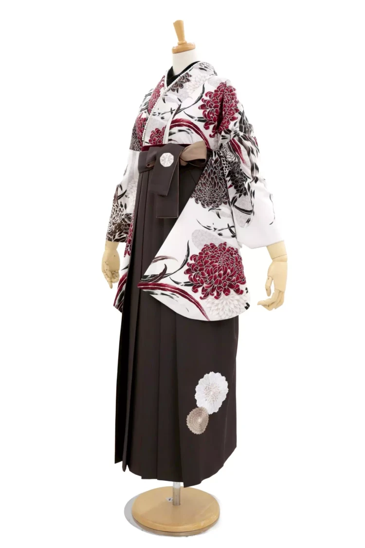 菊柄がメインのイマドキ風赤い袴
