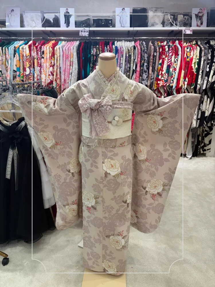 TAKAZEN神戸旧居留地店のピンク色で可愛いくすみレトロのお振袖