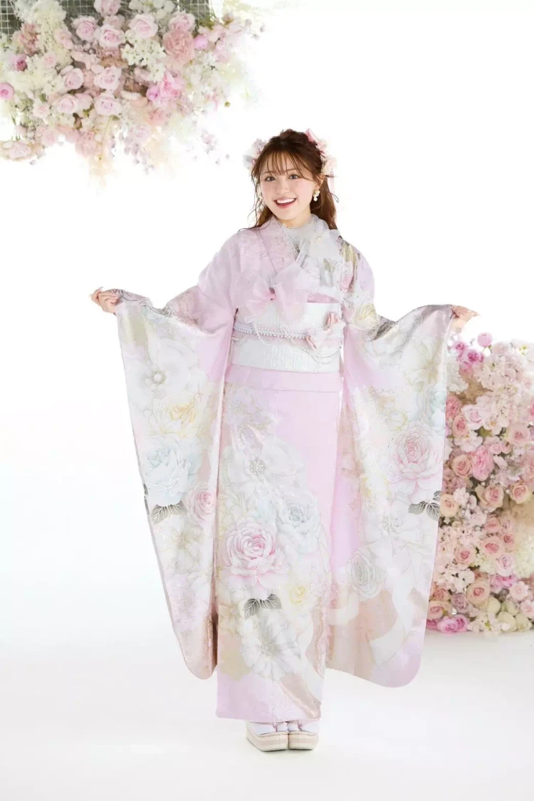 TAKAZEN神戸旧居留地店のタカゼンオリジナルヘップバーンシリーズの誰とも被らないピンク色振袖