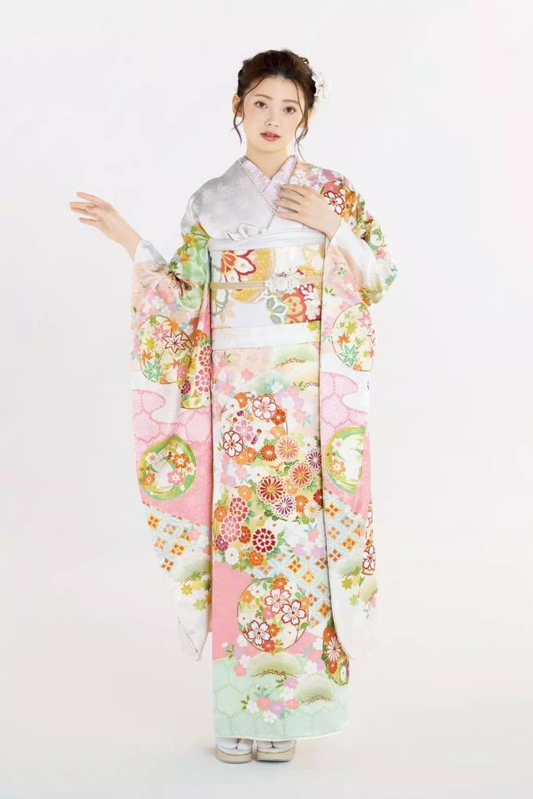 TAKAZEN神戸旧居留地店の成人式らしく華やかな古典柄ピンク色振袖