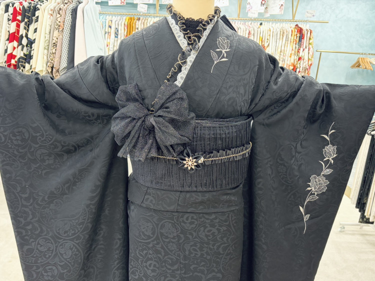 ヴィンテージスタイルのオールブラックで人と被らないお振袖のコーデ