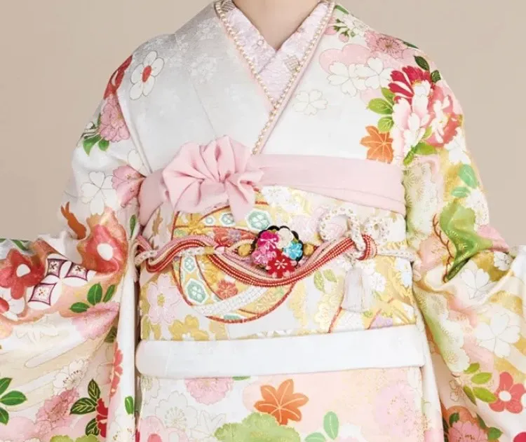 帯揚げで可愛く大人っぽいワンポイントのお花アレンジ