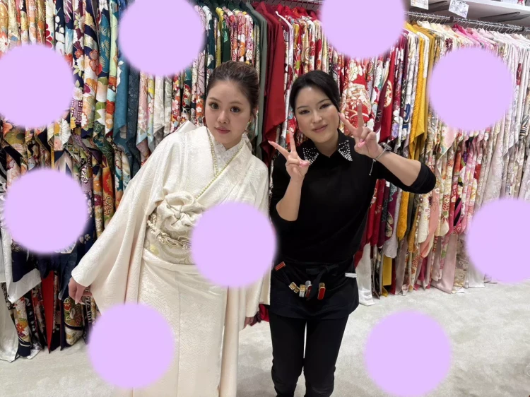 TAKAZEN神戸旧居留地お持ちの白無地のお振袖にタカゼンのイマドキ小物でオールホワイトコーデの姫ちゃん