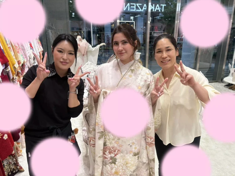 TAKAZEN神戸旧居留地店のくすみピンクの可愛いお振袖