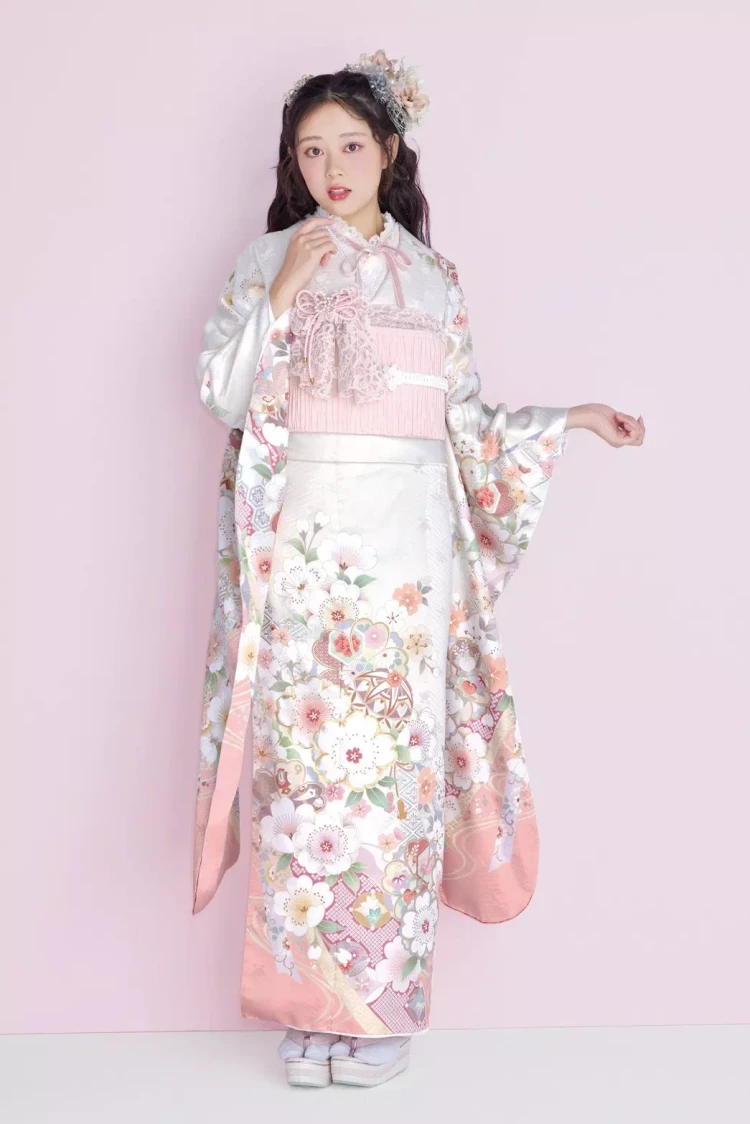 くすみピンク×小さめの柄で低身長さんにぴったりのお振袖。