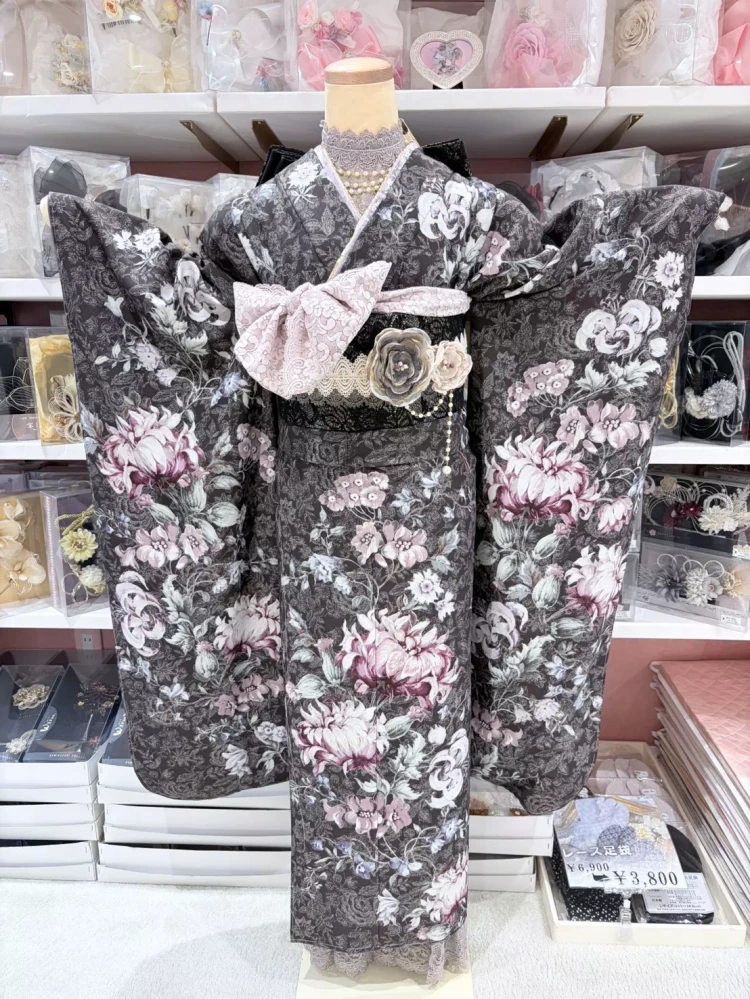 くすみグレーのアンティーク調のレトロ可愛いお振袖