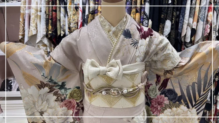 TAKAZEN神戸旧居留地ピンク地に華やかなデザインのくすみ古典のお振袖紹介