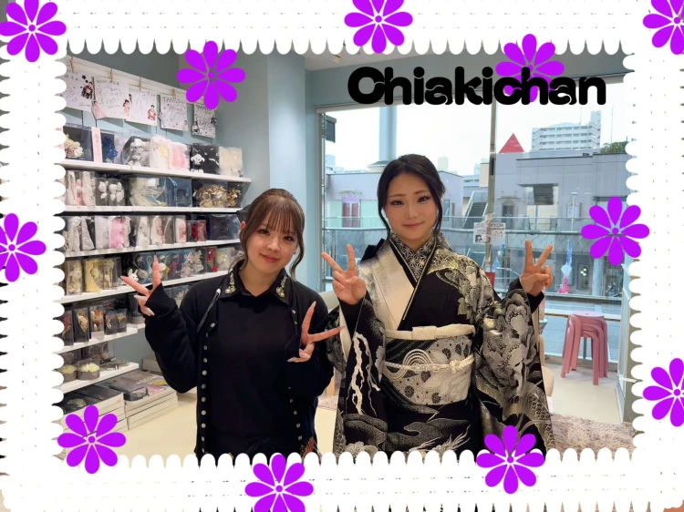 2029年の堺市で成人式参加でTAKAZENオリジナルのキラキラ白・黒・シルバーの振袖レンタルされるお嬢様のコーディネートご紹介