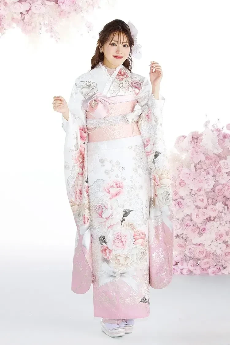 TAJKAZENオリジナルヘップバーン白ピンク色のお振袖のご紹介
