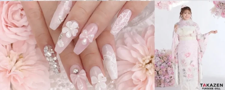 ピンクのチークネイルにレース柄や3Dフラワー、ストーンを組み合わせた華やかな姫系ネイルデザイン