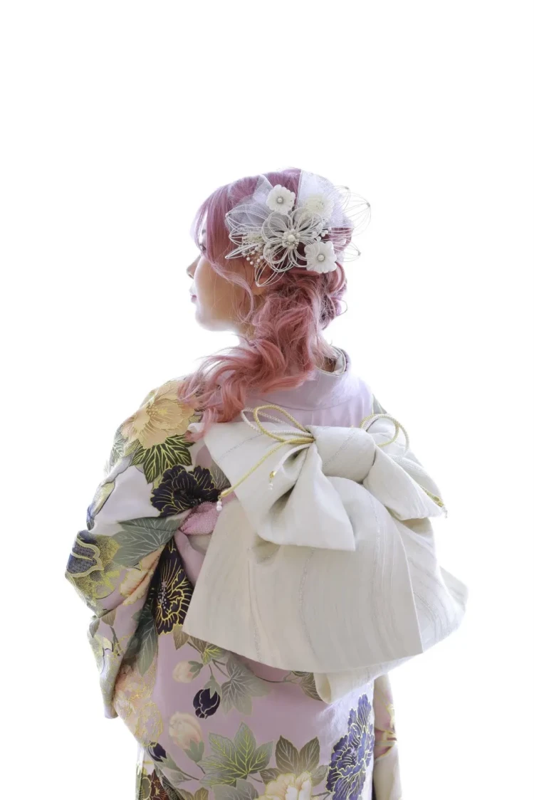 サイドアップのまとめ髪スタイル　髪飾り　ヘアアクセサリー/ヘアアレンジ　ヘアセット