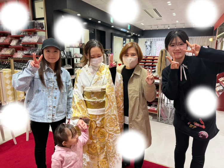 大阪梅田でキラキラバラ柄モード振袖