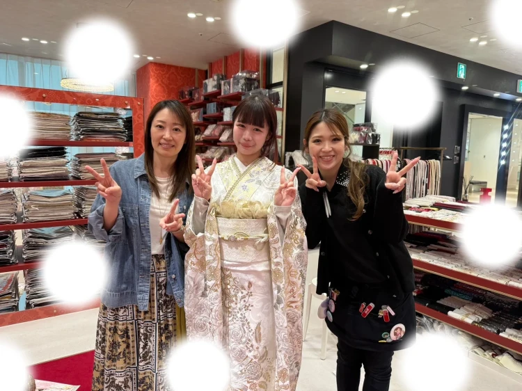 【大阪・梅田・豊中市で振袖をお探しの方】♡18日　大阪梅田でお振袖姫ちゃん♡イマドキくすみカラーとキラキラで豪華なお振袖姫ちゃんTAKAZEN大阪梅田本店♡