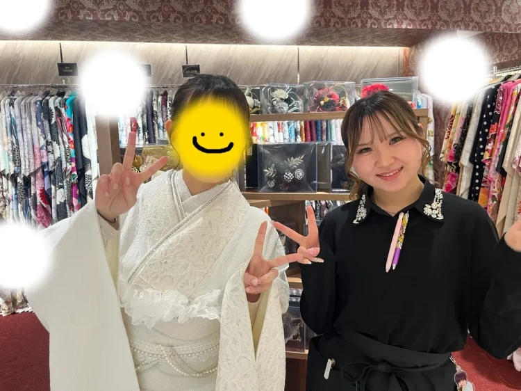 TAKAZEN東京表参道店Flagshipで白色のワンホンスタイルのお振袖をレンタルでご契約いただいたお客様の紹介。