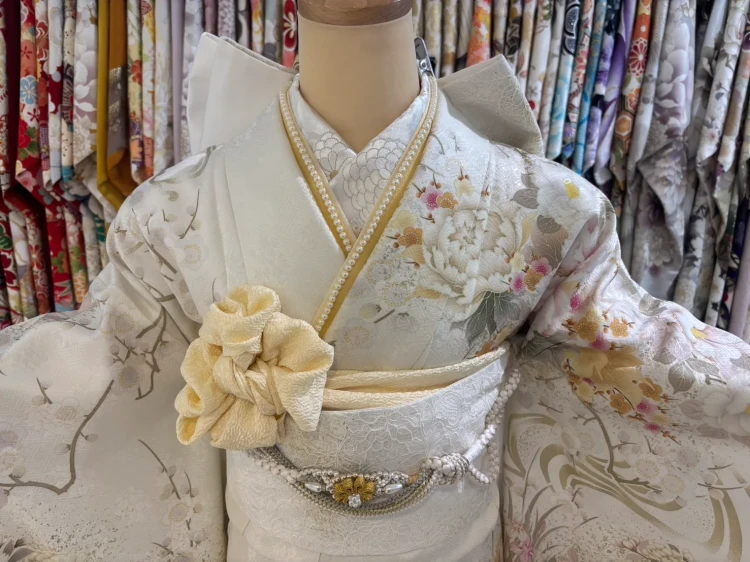 成人式　振袖レンタル　成人式振袖　くすみカラー　牡丹柄　アイボリー　ガーリー振袖　