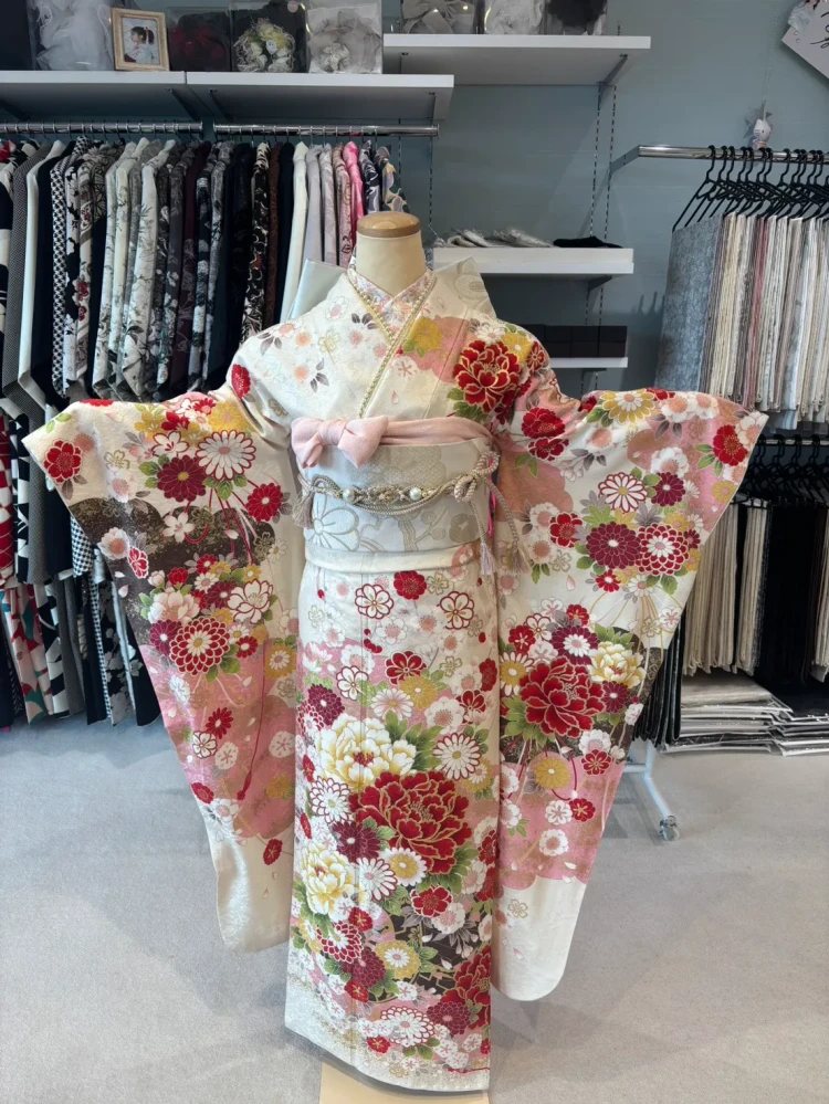 正統派古典のお振袖を堺店スタッフちぇながコーディネートしました