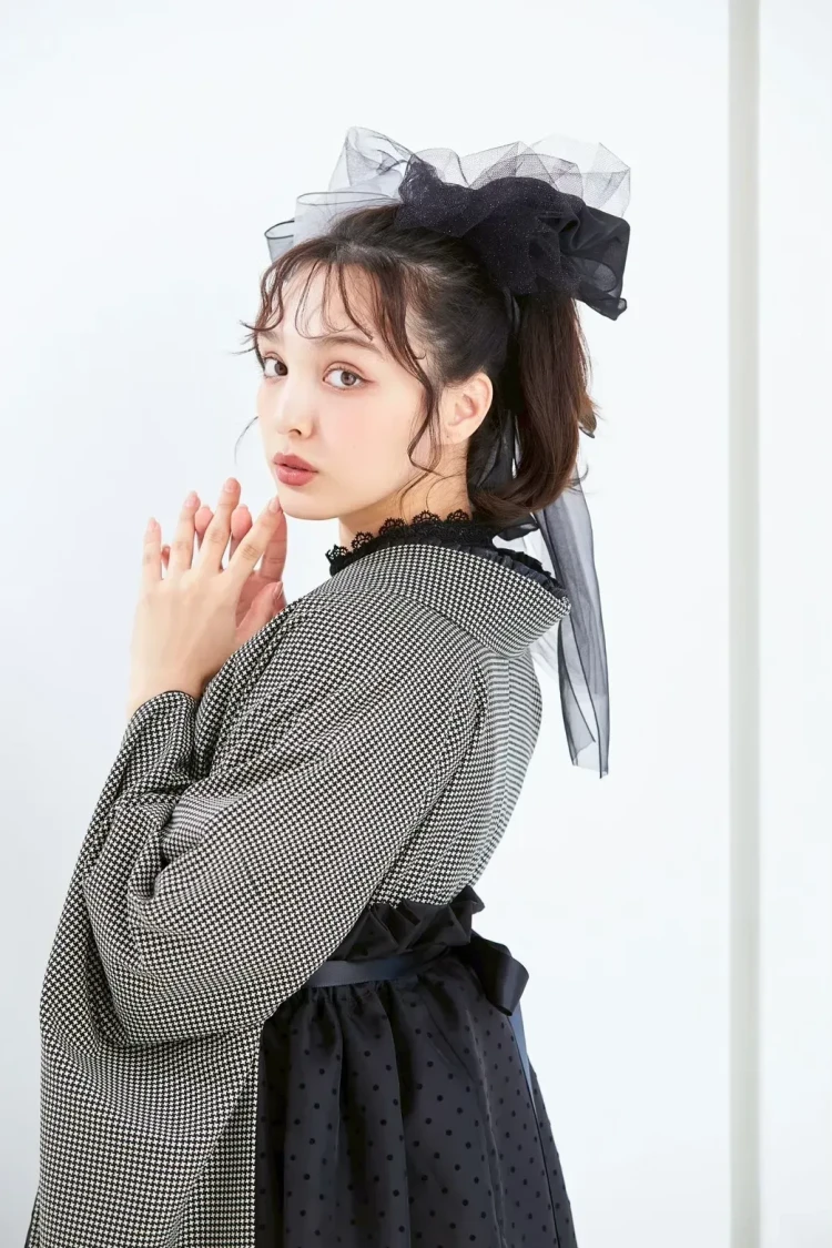 千鳥柄着物×黒チュール袴の大人かわいい卒業式コーデ・リボンヘアアレンジ