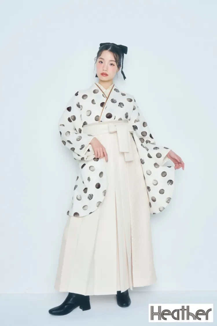 TAKAZENのレンタル袴 Heatherブランド袴　アイボリー　ドット/カメリア柄　ガーリー　かわいい袴　控えめ　シンプル【通販可】R27030