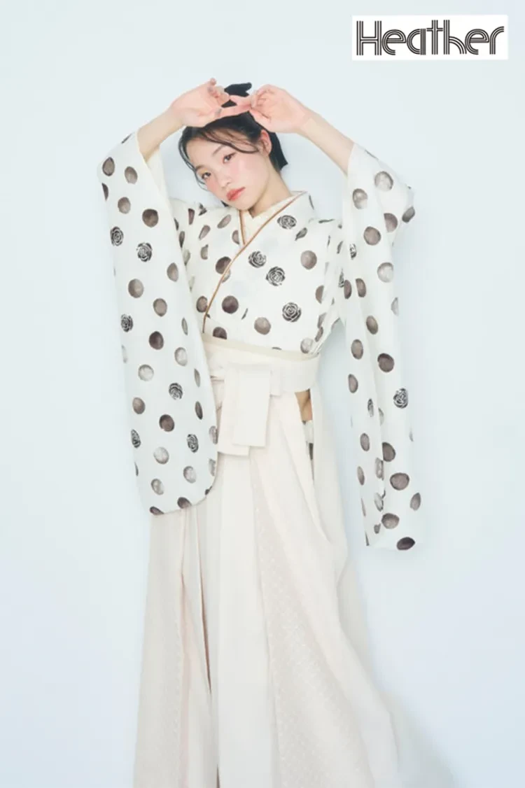 TAKAZENのレンタル袴 Heatherブランド袴　アイボリー　ドット/カメリア柄　ガーリー　かわいい袴　控えめ　シンプル【通販可】R27030