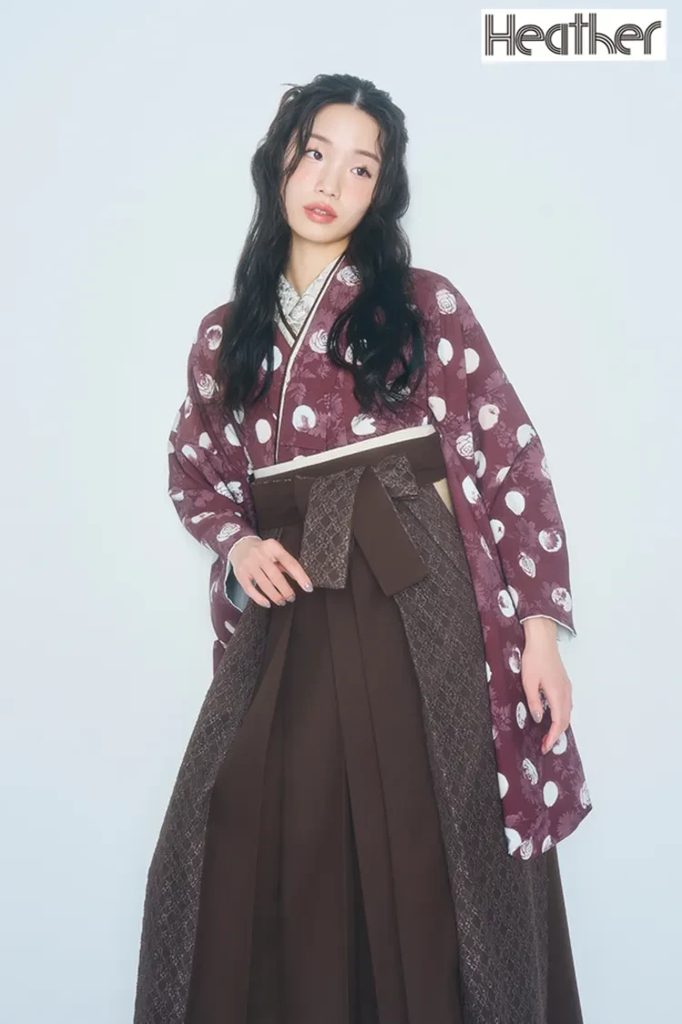 TAKAZENのレンタル袴 Heatherブランド袴 エンジ ドット/カメリア柄 人と被らない袴 ガーリー かわいい袴 落ち着いた袴 ブーツスタイル【通販可】R27031