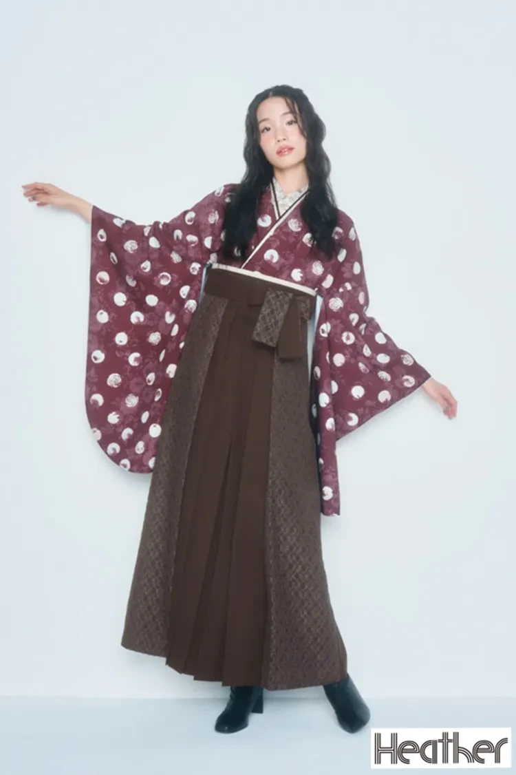 TAKAZENのレンタル袴 Heatherブランド袴　エンジ　ドット/カメリア柄　人と被らない袴　ガーリー　かわいい袴　落ち着いた袴　ブーツスタイル【通販可】R27031