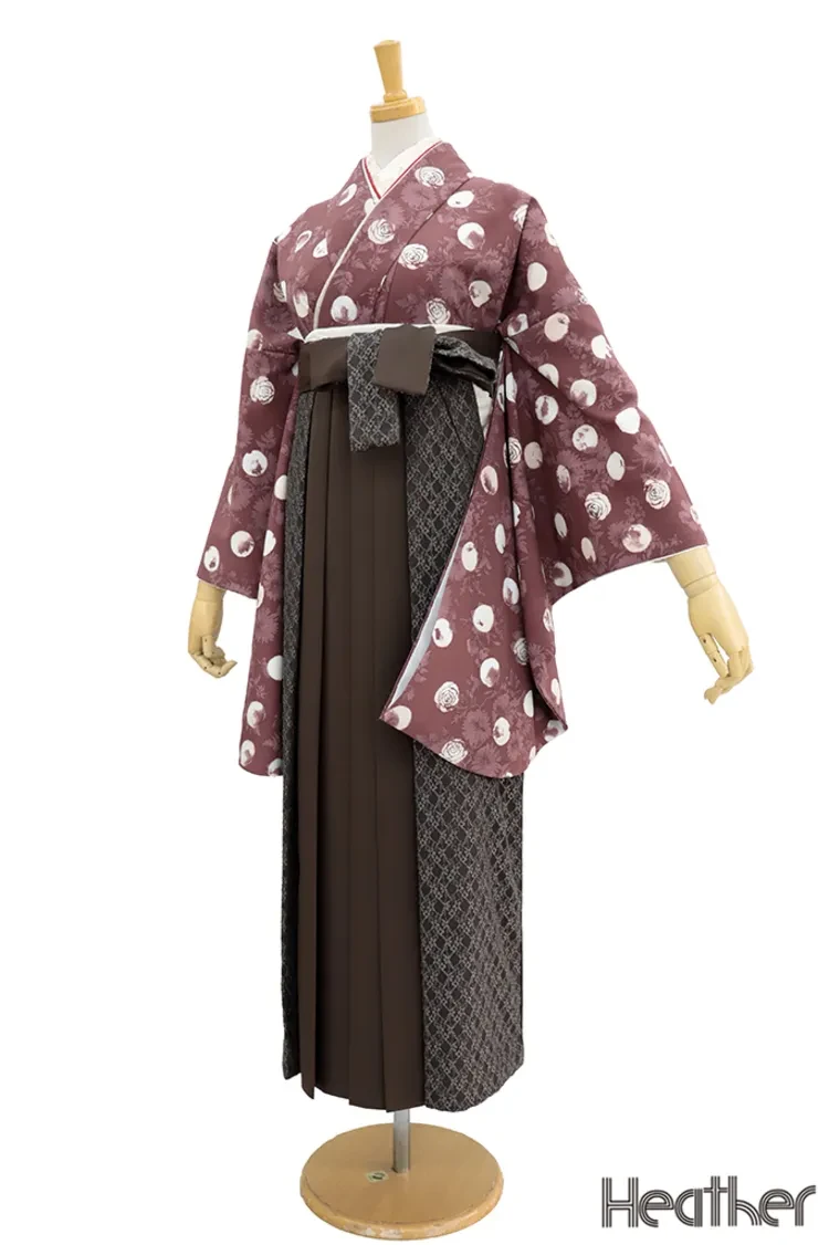 TAKAZENのレンタル袴 Heatherブランド袴　エンジ　ドット/カメリア柄　人と被らない袴　ガーリー　かわいい袴　落ち着いた袴　ブーツスタイル【通販可】R27031