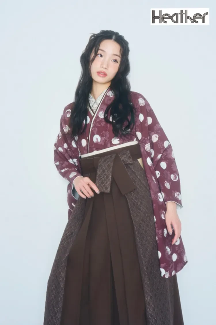 TAKAZENのレンタル袴 Heatherブランド袴　エンジ　ドット/カメリア柄　人と被らない袴　ガーリー　かわいい袴　落ち着いた袴　ブーツスタイル【通販可】R27031