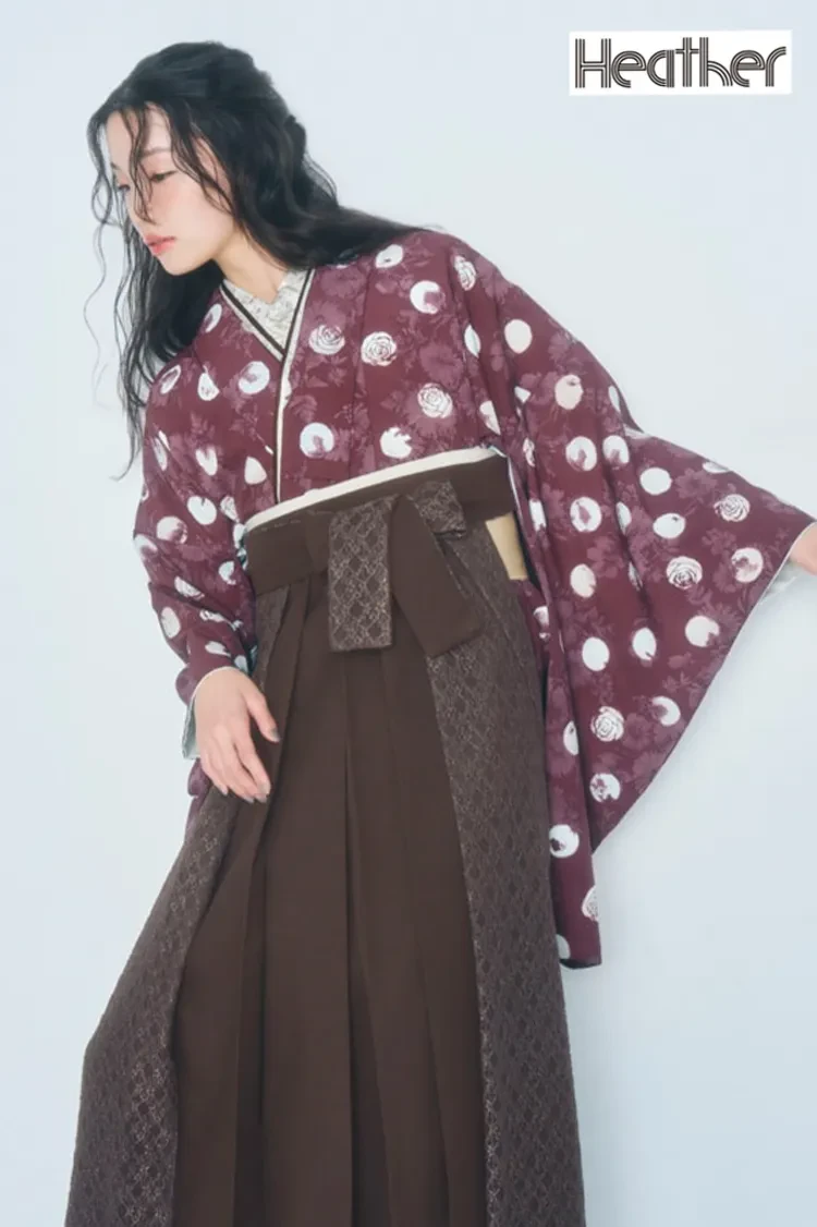 TAKAZENのレンタル袴 Heatherブランド袴　エンジ　ドット/カメリア柄　人と被らない袴　ガーリー　かわいい袴　落ち着いた袴　ブーツスタイル【通販可】R27031