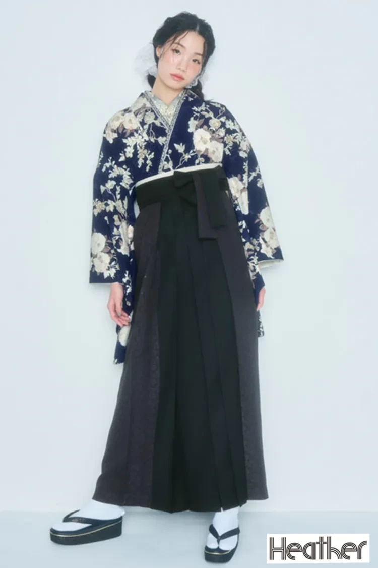 TAKAZENのレンタル袴 Heatherブランド袴　ネイビー/紺色　ボタニカルフラワー　大人っぽい　ガーリー　きれいめ　おしゃれな袴【通販可】R27033