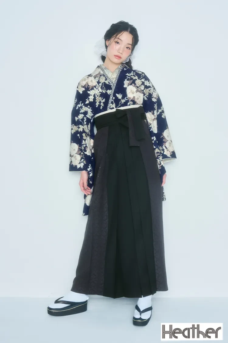 TAKAZENのレンタル袴 Heatherブランド袴　ネイビー/紺色　ボタニカルフラワー　大人っぽい　ガーリー　きれいめ　おしゃれな袴【通販可】R27033
