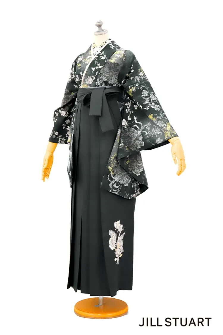 TAKAZENのレンタル袴 JILL STUARTブランド袴 ヴィンテージスタイル 黒 ピオニー クール 大人っぽい かっこいい ブーツコーデ【通販可】R27018