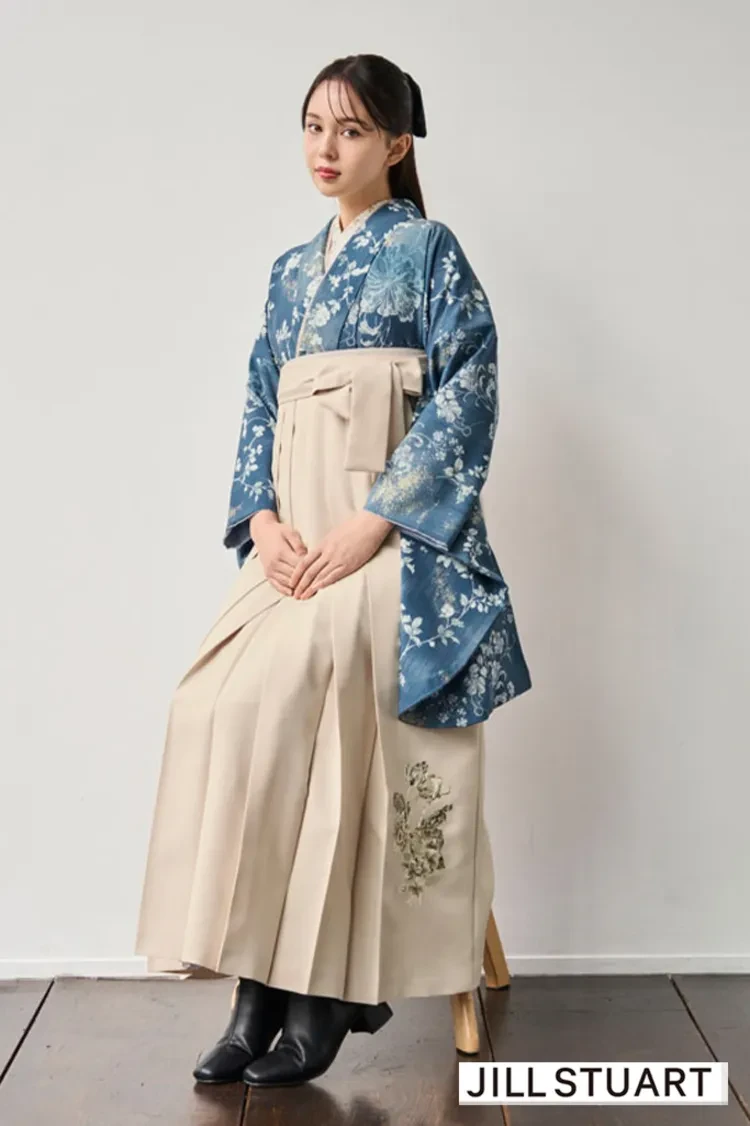 TAKAZENのレンタル袴 JILL STUARTブランド袴　ヴィンテージスタイル　青/ブルー　ピオニー　スタイリッシュ　大人っぽい　お洒落　ブーツコーデ【通販可】R27019